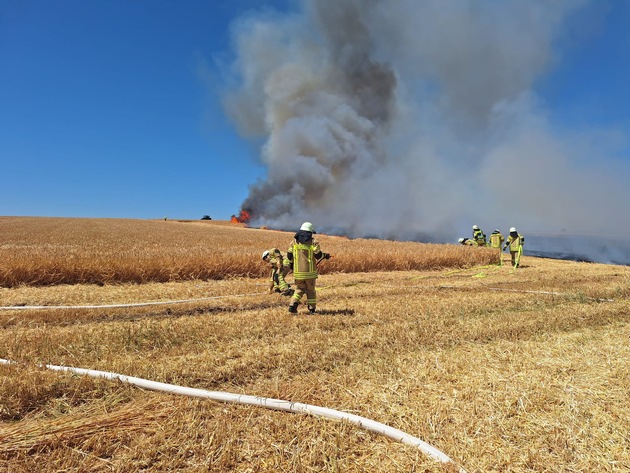 FW Helmstedt: 3 Hektar Getreidfeld in Flammen