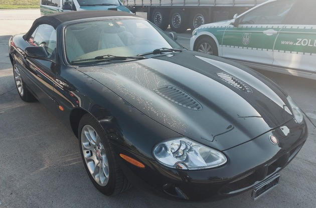 HZA-DD: Zoll stellt Fahrzeug sicher Unversteuerter Jaguar mit unklaren Besitzverhältnissen