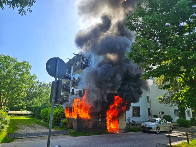 FW Konstanz: Brand am Gebäude