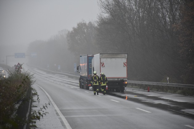FW-DO: TECHNISCHE HILFELEISTUNG AUF DER AUTOBAHN Verkehrsunfall im Kreuz Dortmund-West