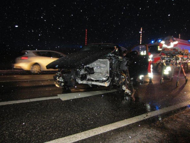 POL-WL: Verkehrsunfall fordert zwei Verletzte