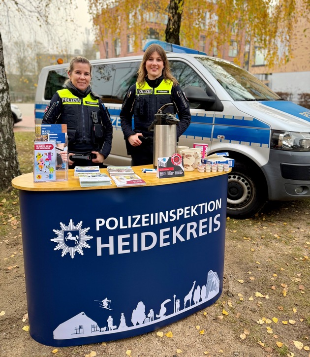 POL-HK: Walsrode: Kontaktbeamtinnen auf dem Wochenmarkt