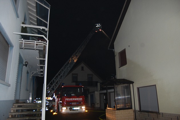 POL-PDPS: Bechhofen - Brand eines Frisörgeschäftes in Bechhofen