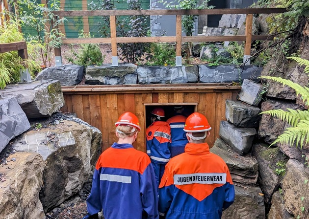 FW-AR: Zug 1 der Jugendfeuerwehr übt an Herdringer Freilichtbühne