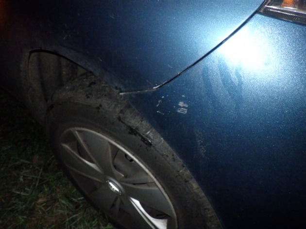 POL-KLE: Kleve - Nissan durch Steinwurf beschädigt / Zeugen gesucht
