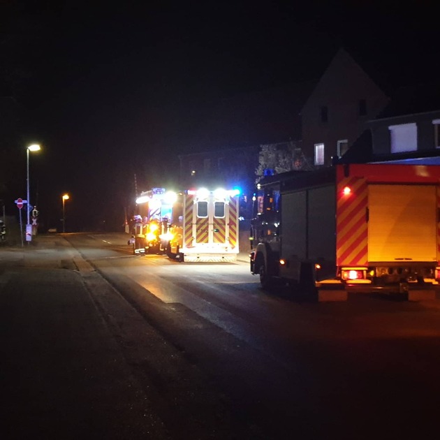 FFW Schiffdorf: Gartenabfälle brennen in Wehdel.