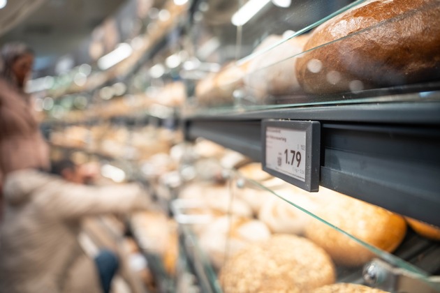 Jetzt auch in allen Filial-Bäckereien: Kaufland geht bei digitalen Preisschildern nächsten Schritt