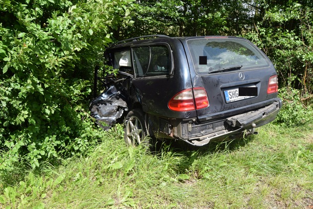 POL-STH: Schwerer Verkehrsunfall auf der Kreuzung der Kreisstraßen 34 / 44