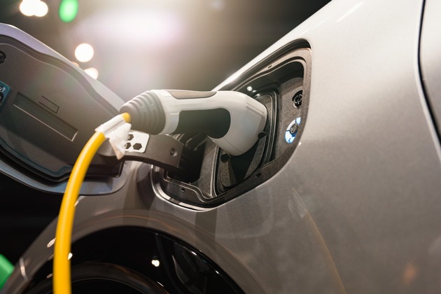 Mobilitätswende: Fehlende Lademöglichkeiten nun bedeutsamer als mangelnde Reichweite von E-Autos