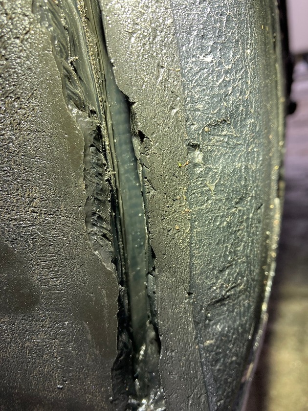 Mittelhessen: MARBURG-BIEDENKOPF: Verkehrspolizisten stoppen zwei Sattelzüge + Hakenkreuze auf Gehweg gesprüht + Jaguar zerkratzt + Photobox auf Weihnachtsmarkt aufgebrochen + schwerer Unfall auf der B453