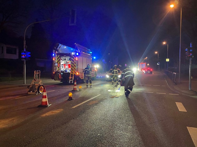 FW-EN: Zwei Kradunfälle kurz hintereinander - Motorräder verunfallten an der Wittener Landstraße und Hengsteyseestraße