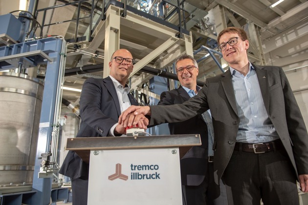 tremco illbruck modernisiert den Technologiestandort für Dicht- und Klebstoffe in Traunreut