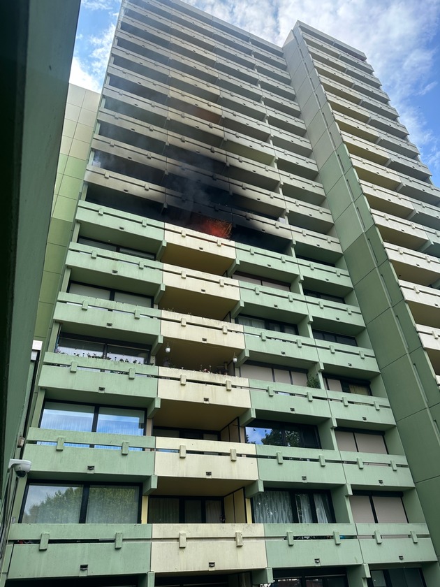 Feuerwehr MTK: Wohnungsbrand in Hochhaus der Hochheimer Weststadt - Keine Verletzten