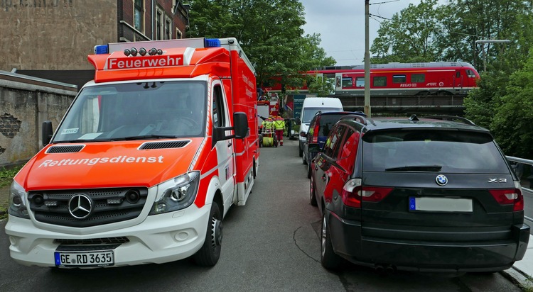 FW-GE: Feuerwehr Gelsenkirchen unterstützt bei der Evakuierung einer S-Bahn