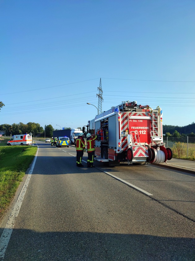 FW Stockach: Verkehrsunfall zwischen PKW und LKW