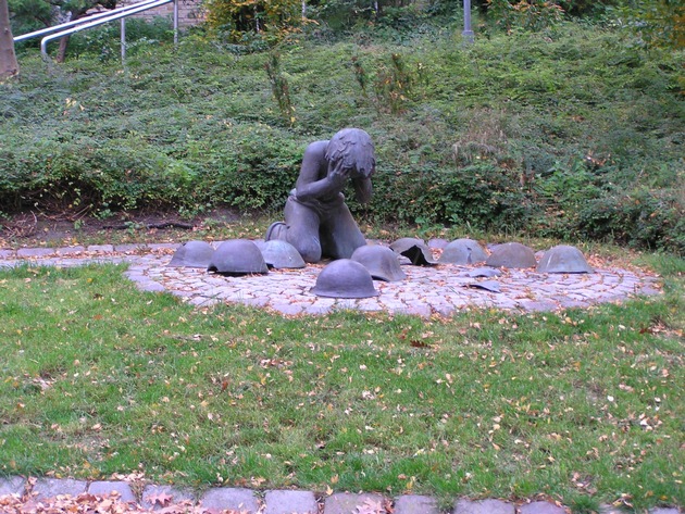 POL-HH: 250728-3. Diebstahl von Bronzestatuen in Hamburg-Harburg - Zeugen gesucht