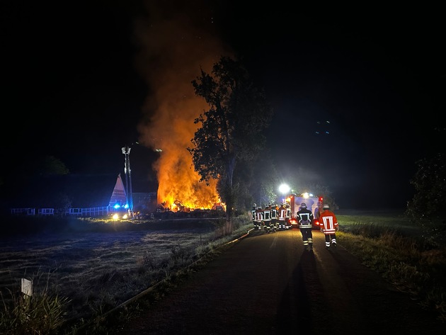 FW-ROW: Brand in Ostendorf: Feuerwehr verhindert Übergreifen auf weitere Gebäudeteile