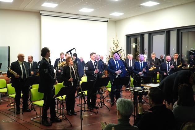 LPI-NDH: Polizeiorchester Thüringen begeistert beim Weihnachtskonzert der LPI Nordhausen