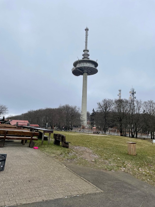 POL-OH: Gerüstteile des Fernmeldeturm "Am Hoherodskopf" lösten sich durch Sturm - niemand verletzt und kein Sacchschaden - Bereich aktuell gesperrt - Sicherungsmaßnahmen laufen
