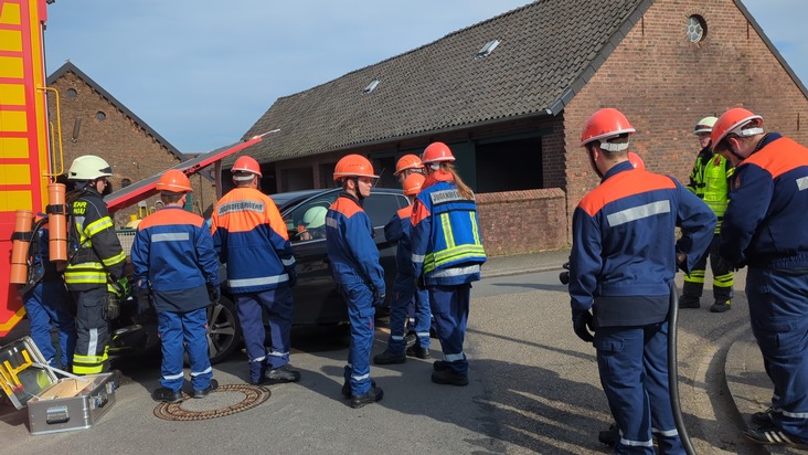 FW-KLE: Spannende Einsätze beim Berufsfeuerwehrtag der Jugendfeuerwehr