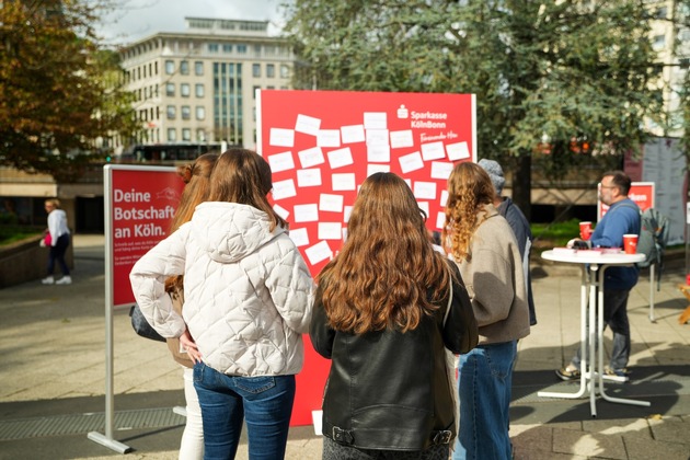 Sparkasse KölnBonn und Stadtherz bringen Nachbarschaft am Ebertplatz zusammen