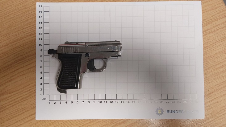 BPOL NRW: Nach Widerstand gegen Vollstreckungsbeamte - Bundespolizei findet Schusswaffe