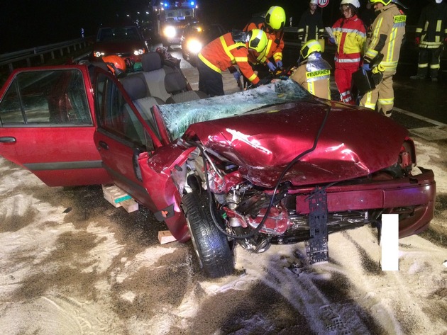 FW-Stolberg: Schwerer Verkehrsunfall mit zwei Verletzten