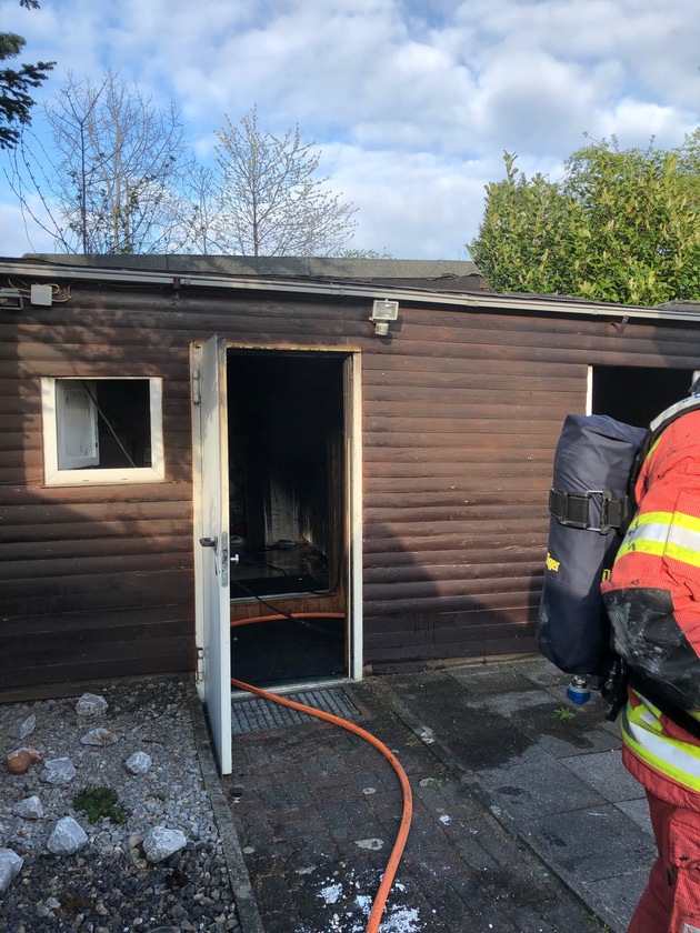 POL-ME: Drei Gartenhütten brannten: Polizei ermittelt - Velbert - 2204078