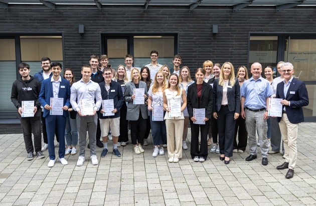 Wertgarantie: Neue SDG-Scouts für die Wertgarantie Group / 21 Young Talents starten als zertifizierte Nachhaltigkeitsbotschafter in der Unternehmensgruppe durch