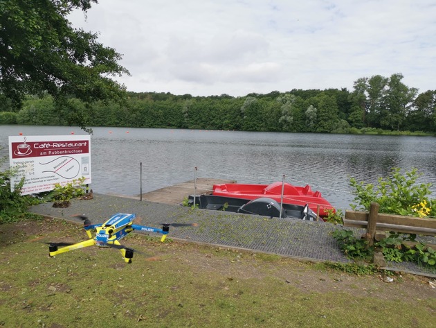 POL-OS: Osnabrück: Polizeieinsatz am Rubbenbruchsee - Taucher suchen verschwundene Tretboote
