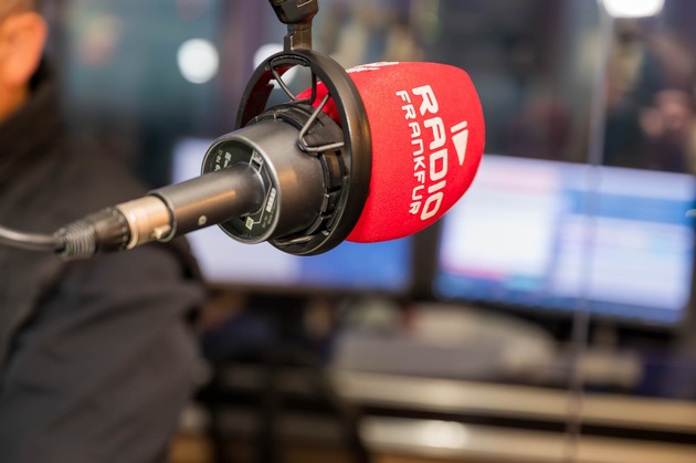 Mehr als 132 Stunden – Radio Frankfurt holt RID-Weltrekord für »längste Radio-Musik-Show (Team)« mit »Fun Marathon vom 8. – 13. Februar aus den »Radio Frankfurt Skyline Studios«