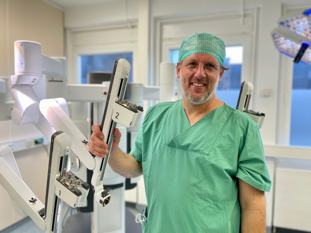 Tele-Robotik erreicht Europa: Urologische Operationen in China, Spanien und Belgien live durchgeführt aus Hamburg via Konsole