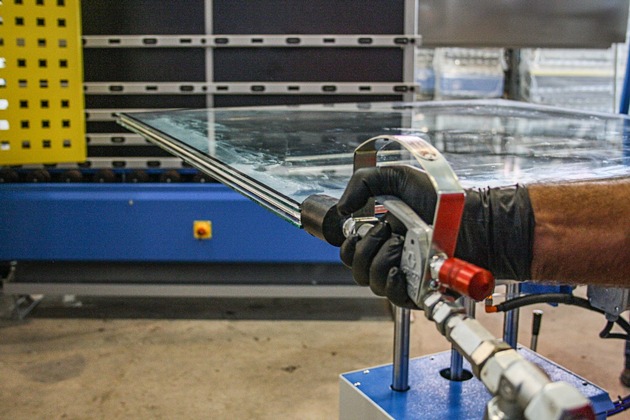 glasstec 2018: tremco illbruck hat Hybrid-Technologie beim Sekundärdichtstoff neu definiert
