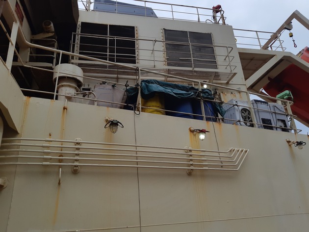WSPI-OLD: Unerlaubter Umgang mit Abfällen an Bord eines Seeschiffes - Müllzwangsentsorgung im Braker Hafen