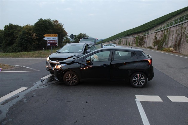 POL-PDMY: Leichtverletze Personen und hoher Schaden bei Verkehrsunfall