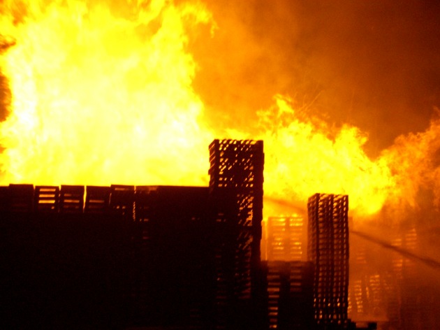 FW-E: Feuerwehr verhindert Millionenschaden