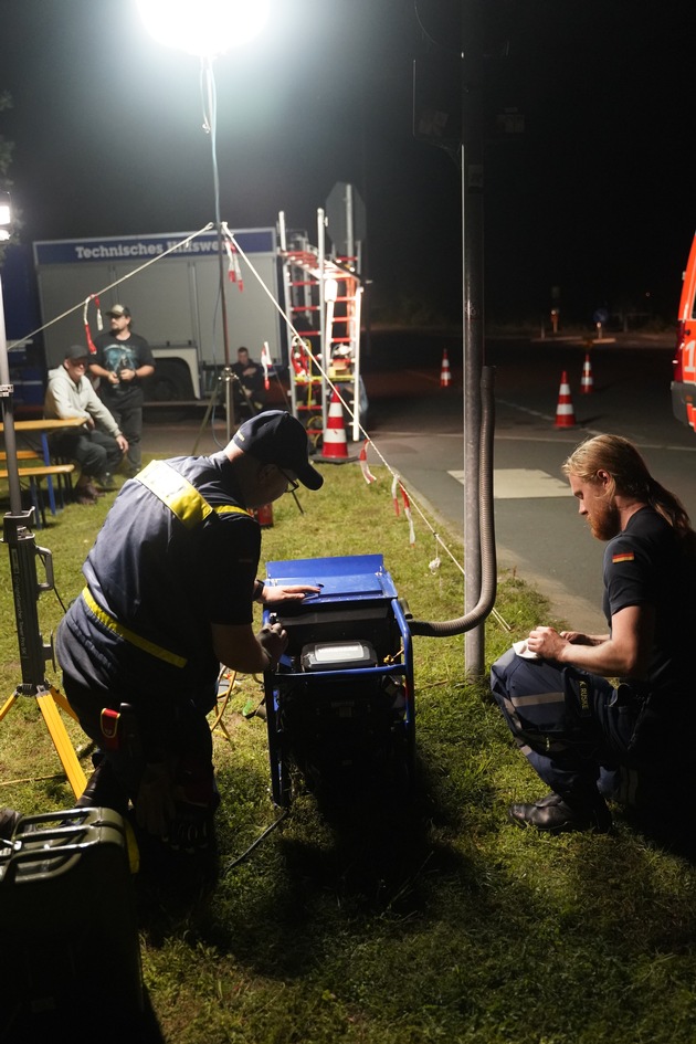 THW LVBEBBST: Stromausfall Berlin Treptow-Köpenick: Rund 300 THW-Kräfte im Einsatz