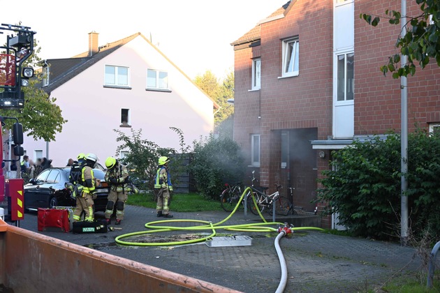 FW Pulheim: Kellerbrand in Mehrfamilienhaus