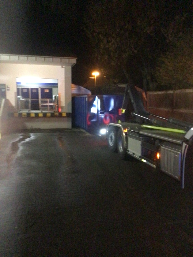 FW Paderborn: Einsatzreicher Samstagabend - Die Feuerwehr Paderborn rückt zu acht Einsätzen aus