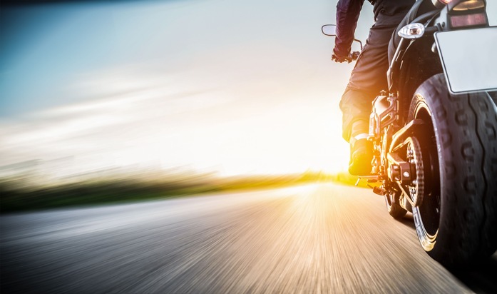 CosmosDirekt: Zahl der Woche: Zulassungszahlen steigen: Mehr Motorräder auf Deutschlands Straßen unterwegs
