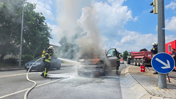 FW Celle: Pkw-Brand in der Altenceller Schneede
