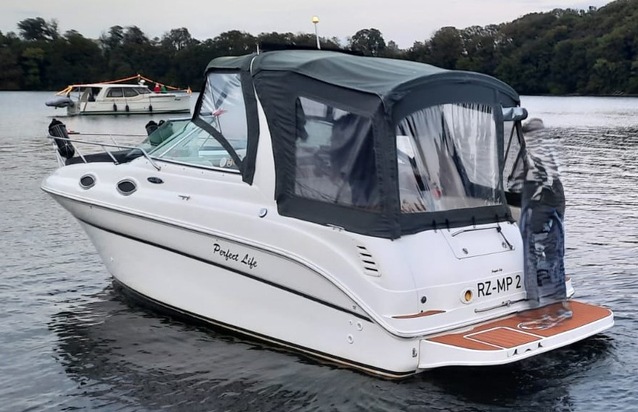 POL-HRO: Diebe stehlen Anh&auml;nger mit Sportboot - Polizei sucht Zeugen