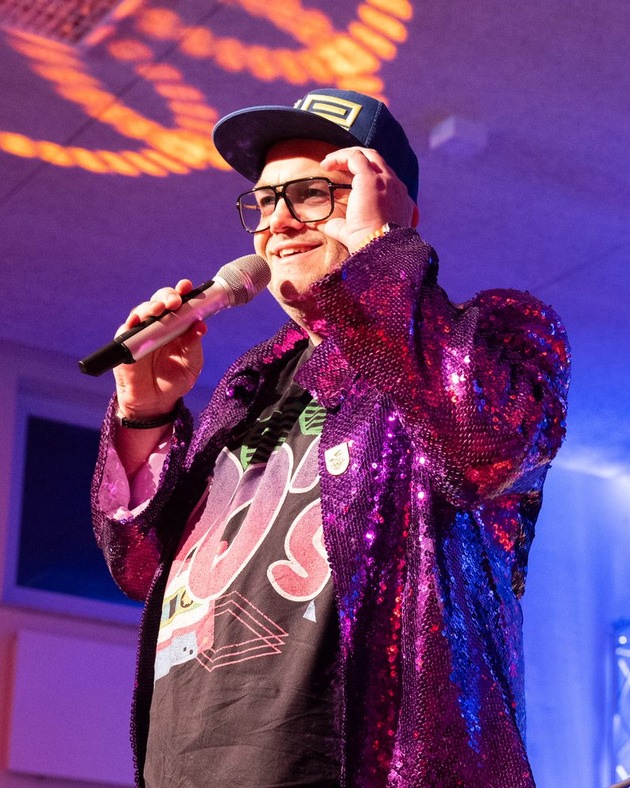 Die Fastnacht in Rheinland-Pfalz ist in Gefahr, weil Menschen, Geld und Engagement fehlen   Radio-Moderator &ldquo;Kunze&rdquo; hat deshalb die &bdquo;Fastnachtsretter&ldquo; ins Leben gerufen und findet gro&szlig;e Zustimmung im ganzen Land  Erste Auftritte im Westerwaldkreis, i