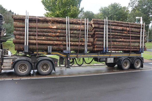 POL-PPTR: Holztransporte mit deutlicher Überladung in der Eifel unterwegs