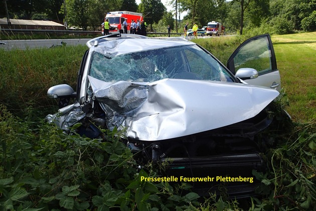 FW-PL: Schwerer Verkehrsunfall im OT - Plettenberg Pasel. Motorradfahrer stirbt an seinen Verletzungen.