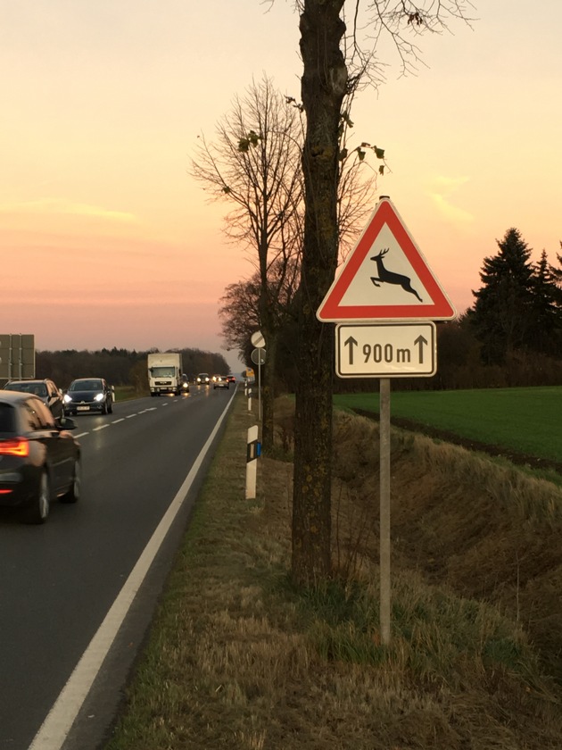 POL-GÖ: (690/2017) Vorsicht Wildunfälle! - Verkehrssicherheitsberater Jörg Arnecke von der Polizeiinspektion Göttingen rät zu besonderer Vorsicht, mehrere Unfälle in den letzten Tagen registriert