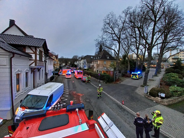 FW-EN: Verkehrsunfall mit Personenschaden auf der Goethestraße - 75- jährige Fahrerin mittelschwerverletzt - Patientenerstversorgung in Westende