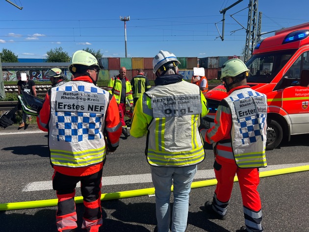 FW-BN: Verkehrsunfall auf der A 59 - acht verletzte Personen.