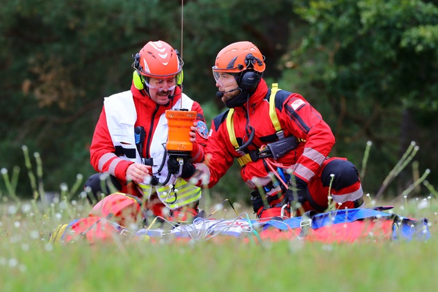 Das Präzisions-Training fliegender Lebensretter / Crewtraining mit Rettungshubschrauber