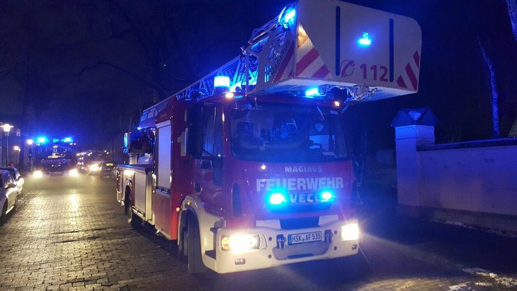 FW-AR: Feuerwehr bewahrt altes Fachwerkhaus auf der Neheimer Burgstraße vor größerem Schaden